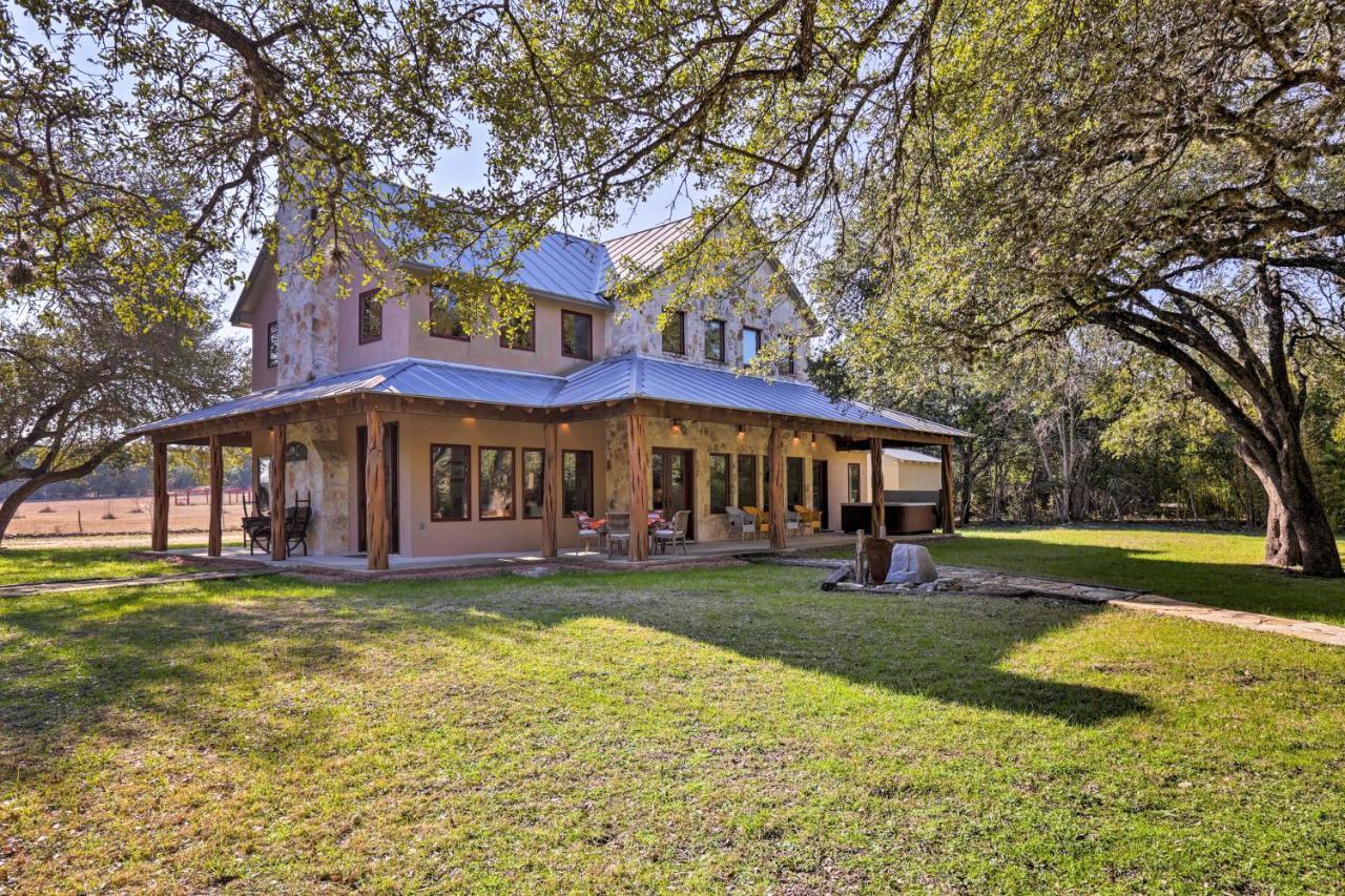 Riverfront Blanco Home With Shaded Porch And Hot Tub Exteriör bild