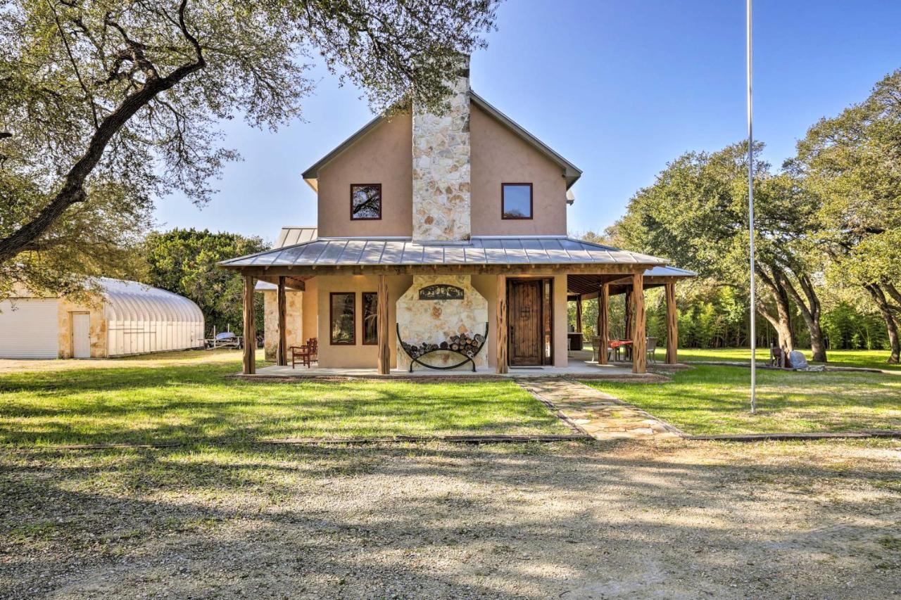 Riverfront Blanco Home With Shaded Porch And Hot Tub Exteriör bild