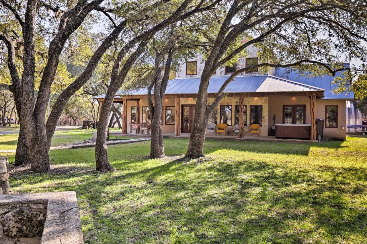 Riverfront Blanco Home With Shaded Porch And Hot Tub Exteriör bild